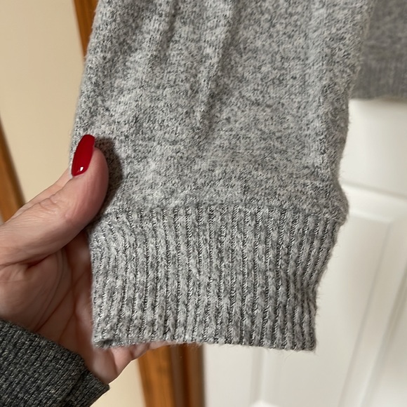 DONATED Super soft hooded sweater size small - Picture 2 of 4